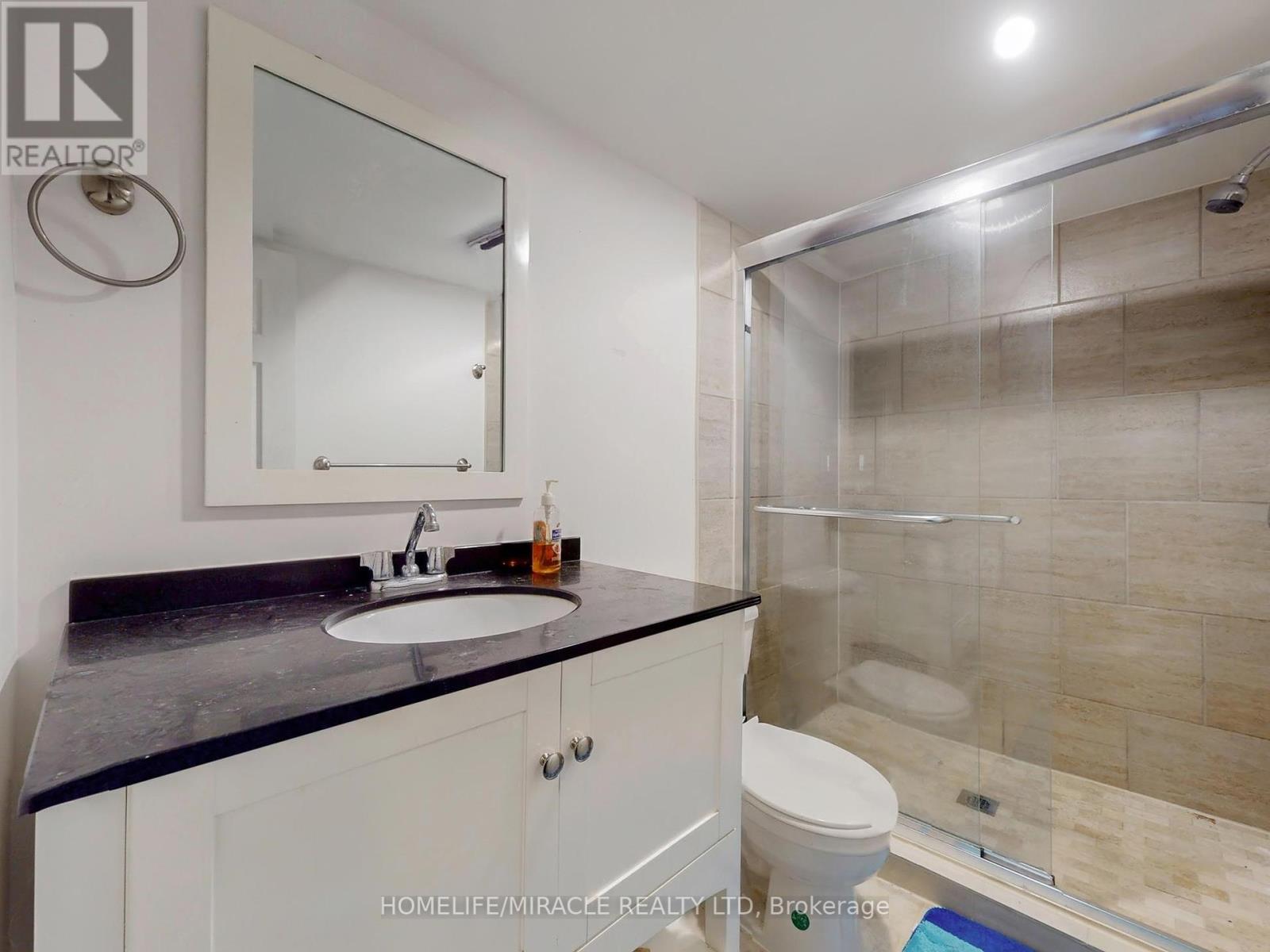 14 Hawkins Court, Brampton, Ontario L6S 2N7 - Photo 19 - W12292951