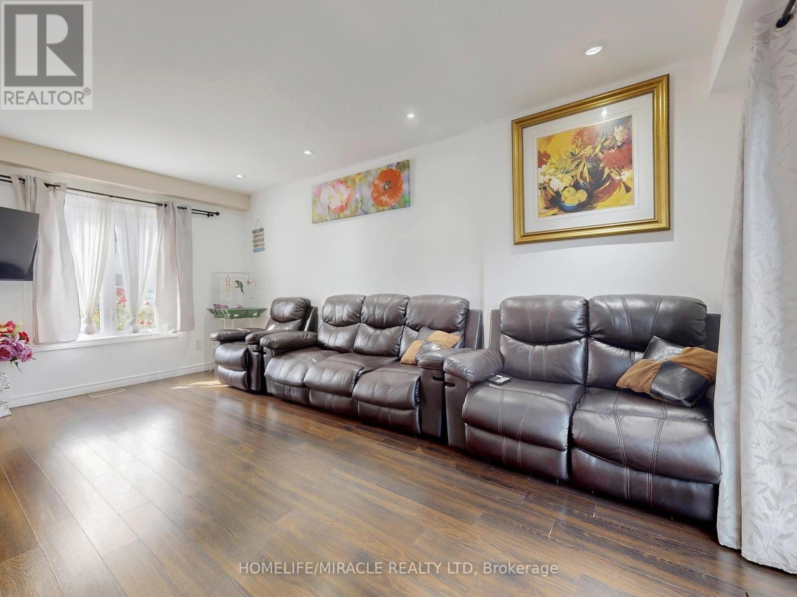 Property at 14 HAWKINS COURT image 4