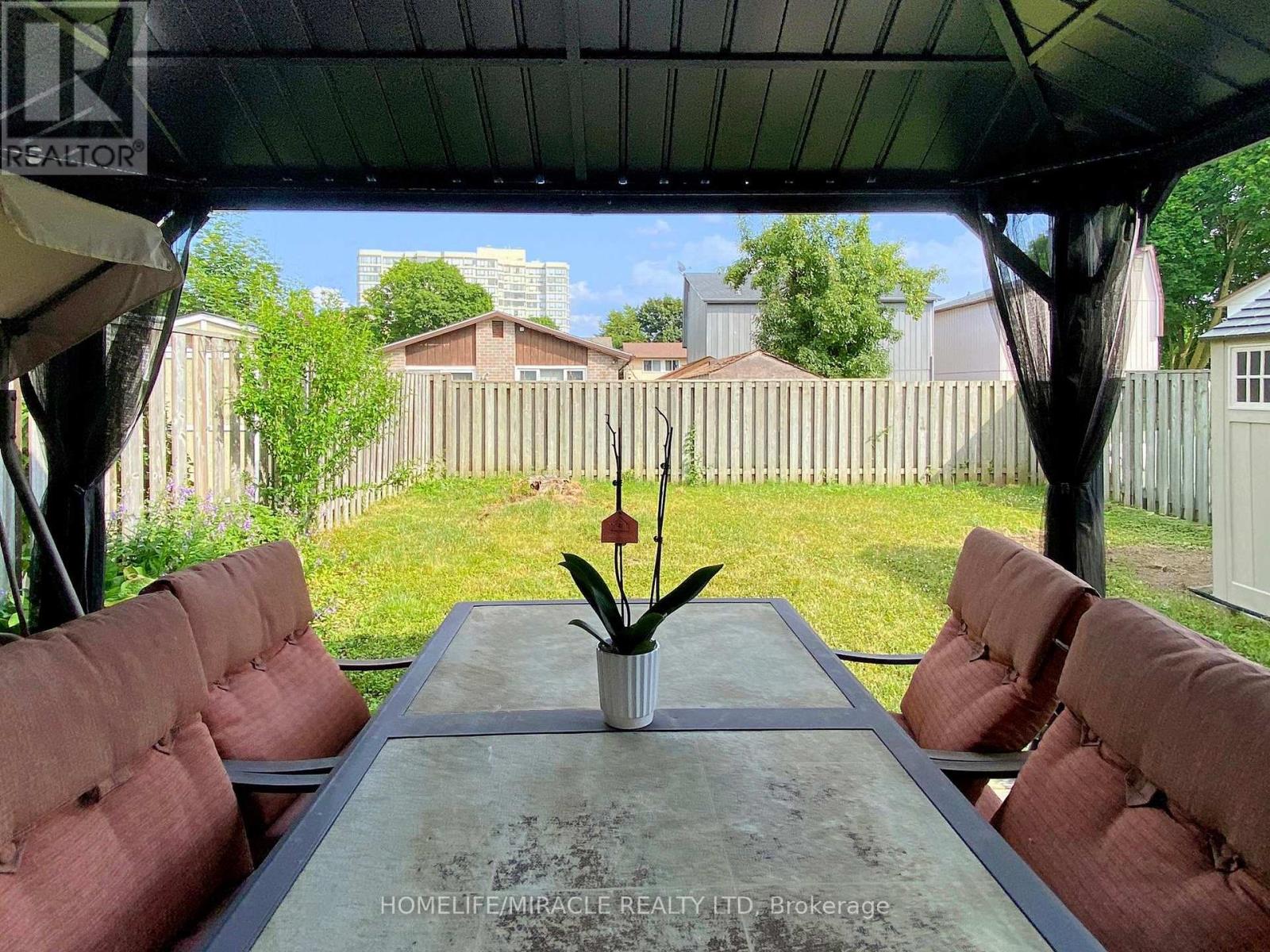 14 Hawkins Court, Brampton, Ontario L6S 2N7 - Photo 24 - W12292951