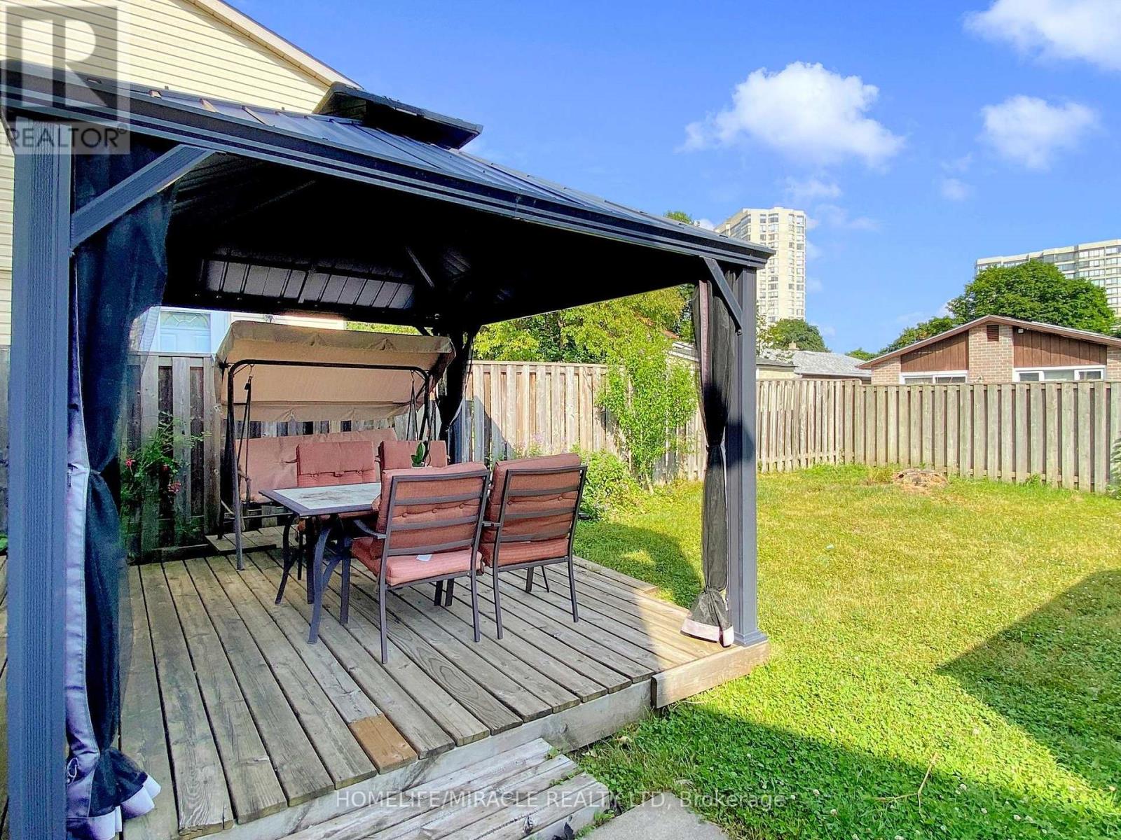 14 Hawkins Court, Brampton, Ontario L6S 2N7 - Photo 23 - W12292951