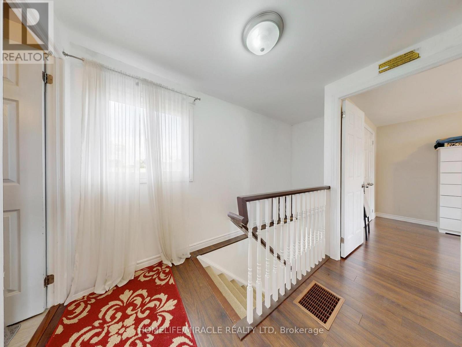 14 Hawkins Court, Brampton, Ontario L6S 2N7 - Photo 10 - W12292951