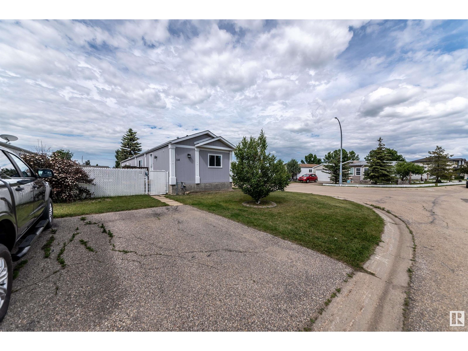 Property at 34 SUNSET BV image 2