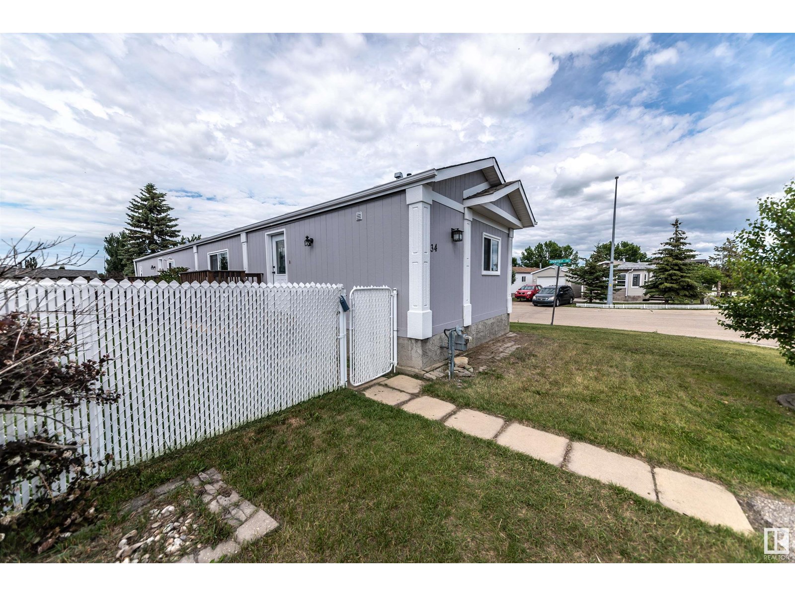 Property at 34 SUNSET BV image 4