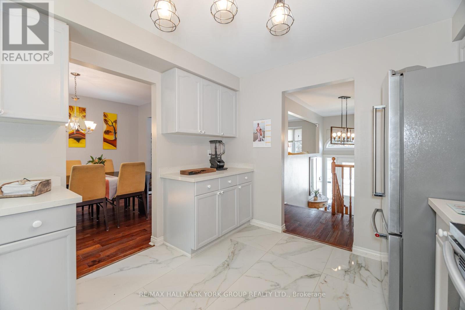 96 Townsend Avenue, Bradford West Gwillimbury, Ontario  L3Z 1Y1 - Photo 11 - N12292995