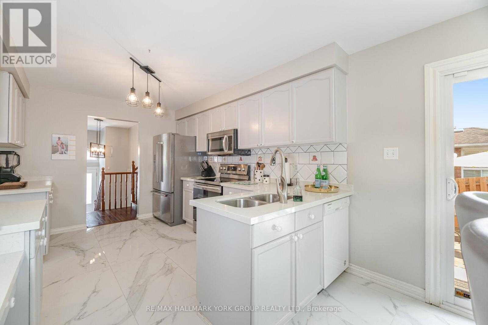 96 Townsend Avenue, Bradford West Gwillimbury, Ontario  L3Z 1Y1 - Photo 12 - N12292995