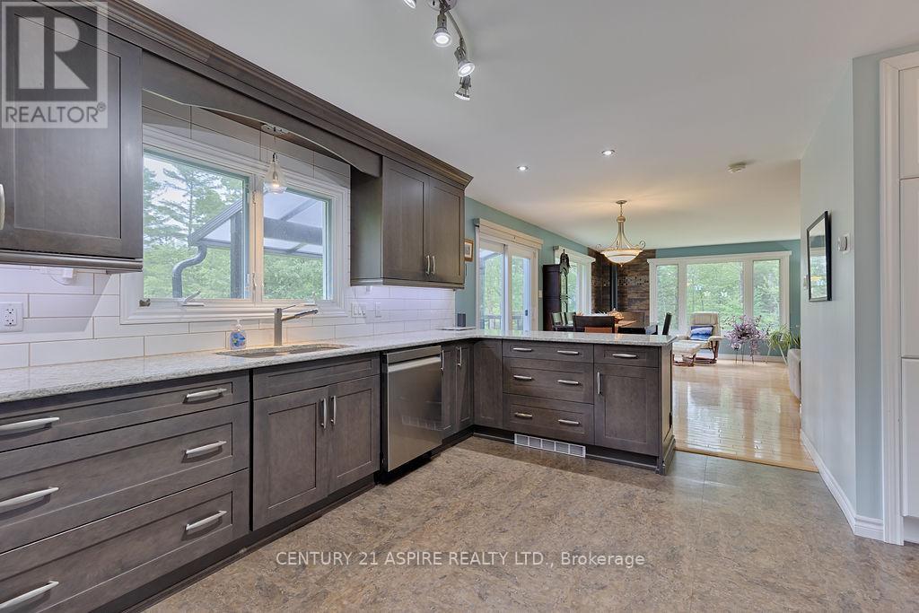 539 Schwan Road, Laurentian Valley, Ontario  K8A 6W8 - Photo 10 - X12293034