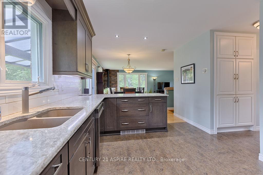 539 Schwan Road, Laurentian Valley, Ontario  K8A 6W8 - Photo 11 - X12293034