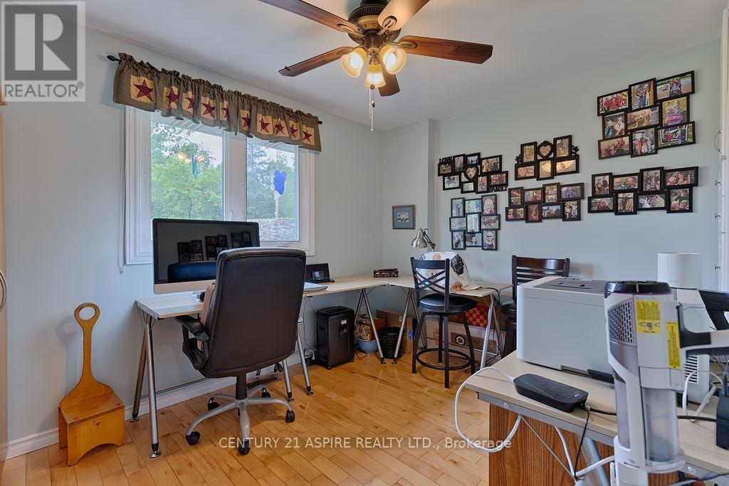 539 Schwan Road, Laurentian Valley, Ontario  K8A 6W8 - Photo 14 - X12293034