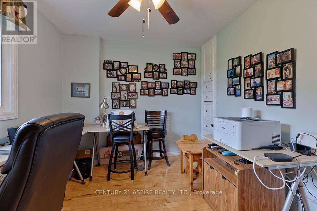 539 Schwan Road, Laurentian Valley, Ontario  K8A 6W8 - Photo 15 - X12293034