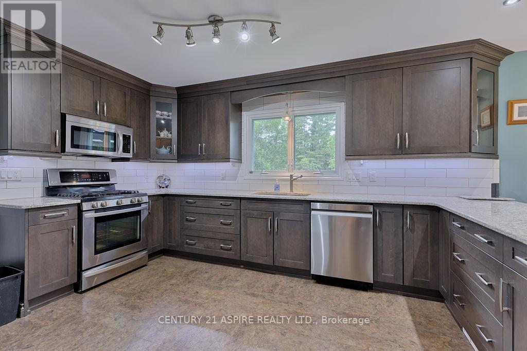 539 Schwan Road, Laurentian Valley, Ontario  K8A 6W8 - Photo 9 - X12293034