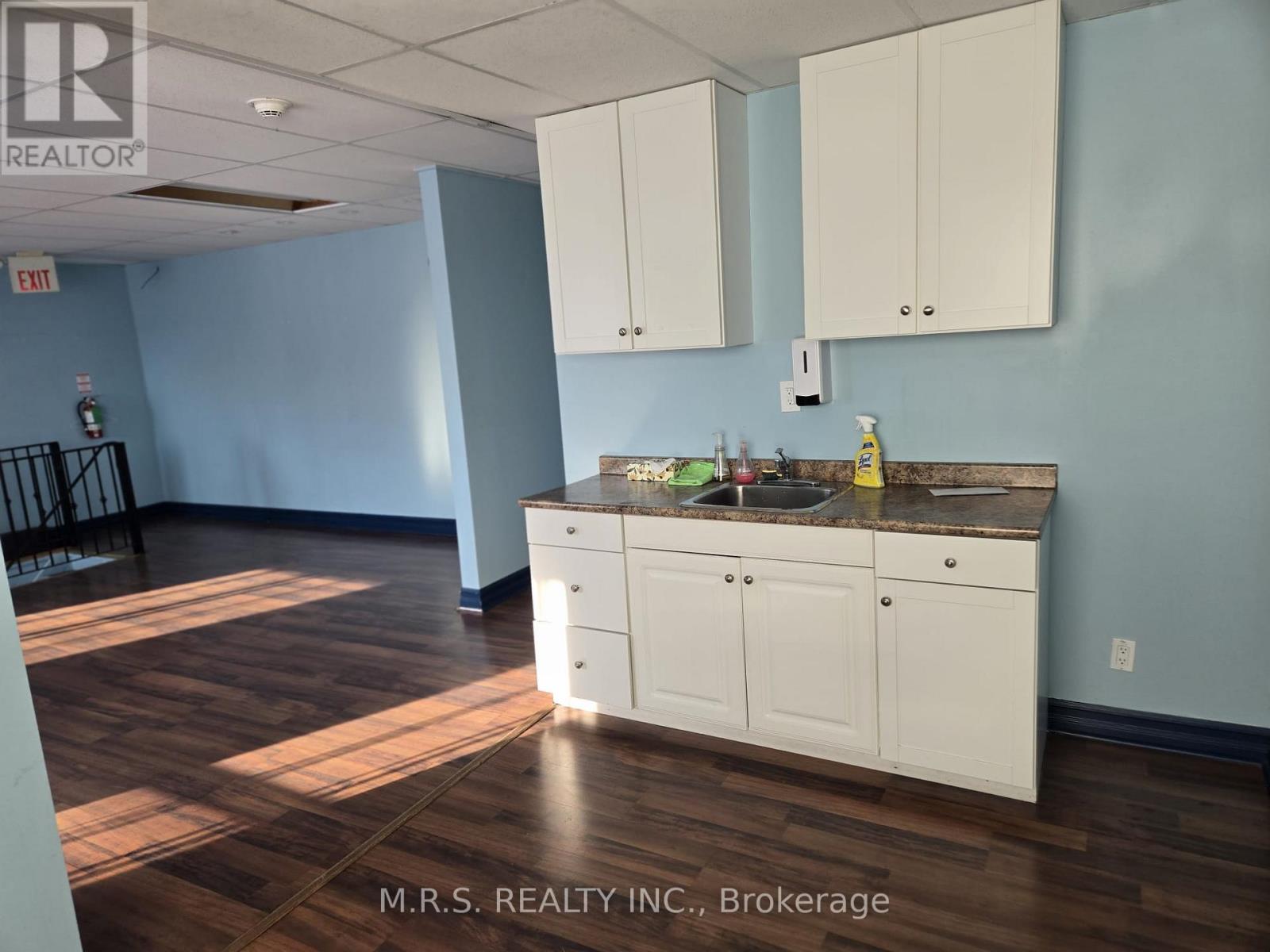 2nd Flr - 2152 Danforth Avenue, Toronto, Ontario  M4C 1K3 - Photo 3 - E12293058