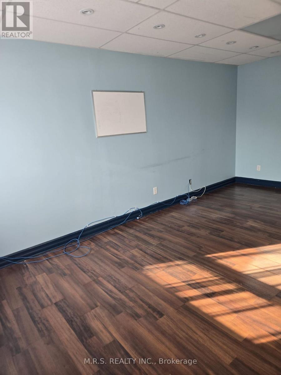 2nd Flr - 2152 Danforth Avenue, Toronto, Ontario  M4C 1K3 - Photo 6 - E12293058