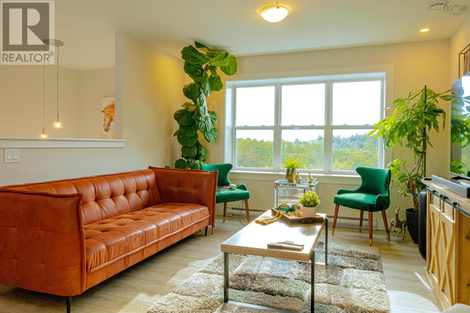Property at 115 Lindforest Court image 3