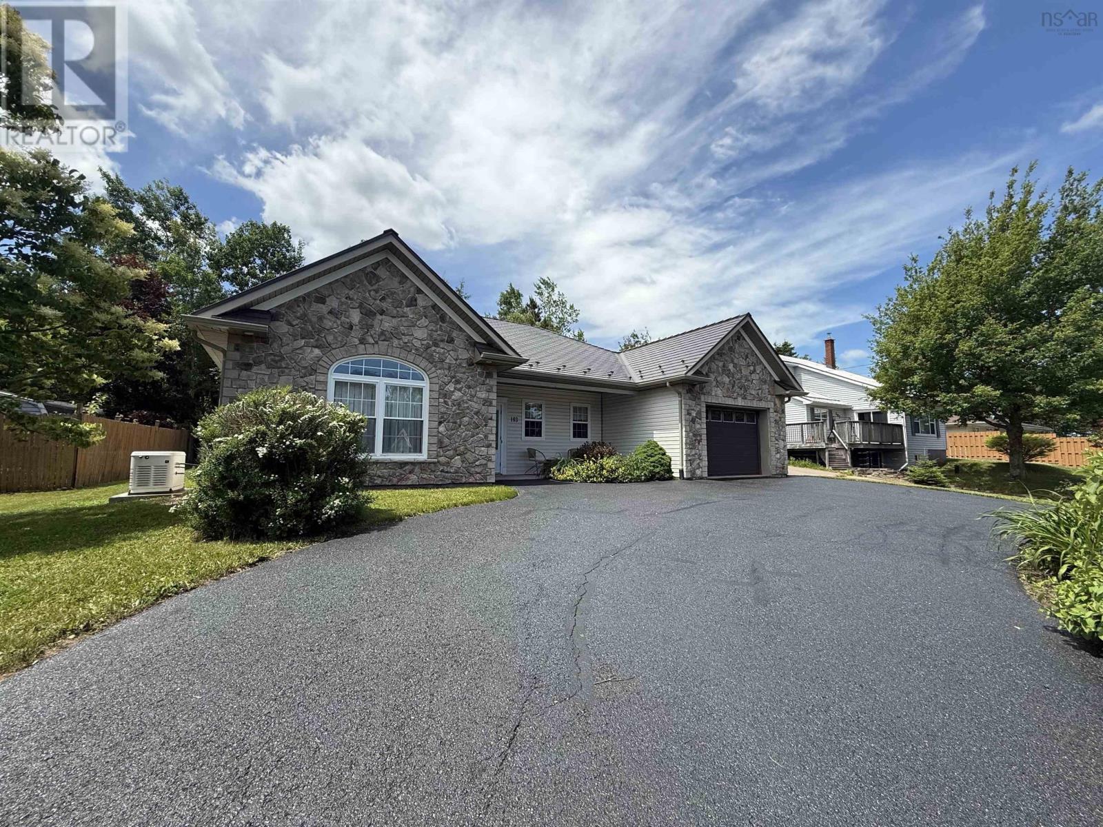 Property at 103 Oakwood Drive image 2