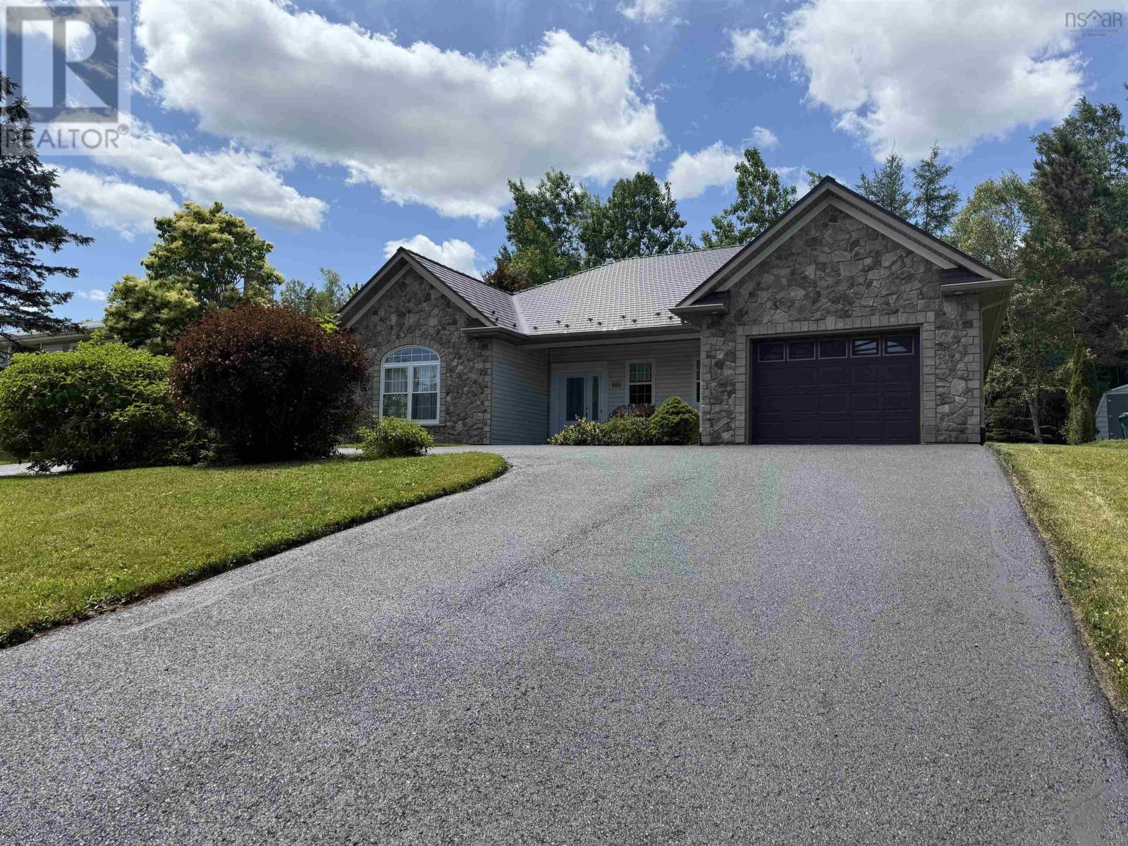 Property at 103 Oakwood Drive image 3