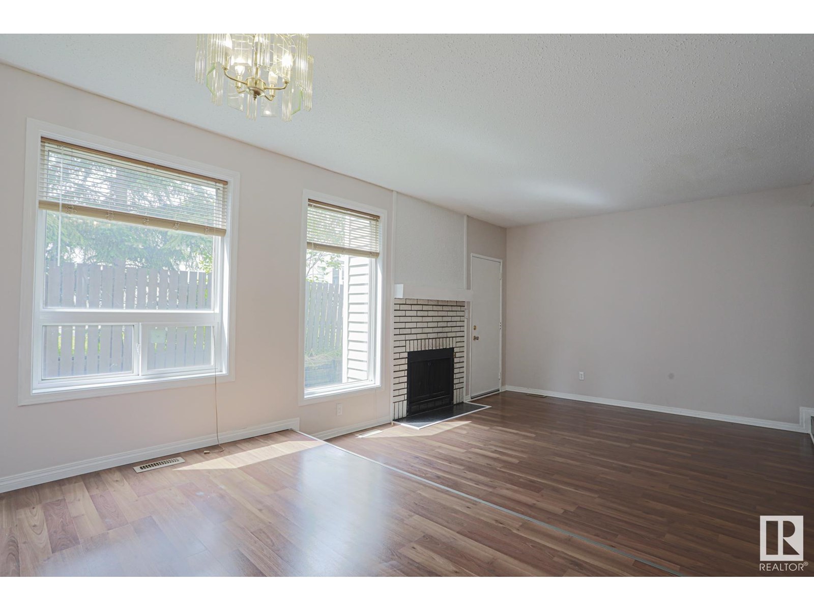 Property at 606 SADDLEBACK RD NW image 3
