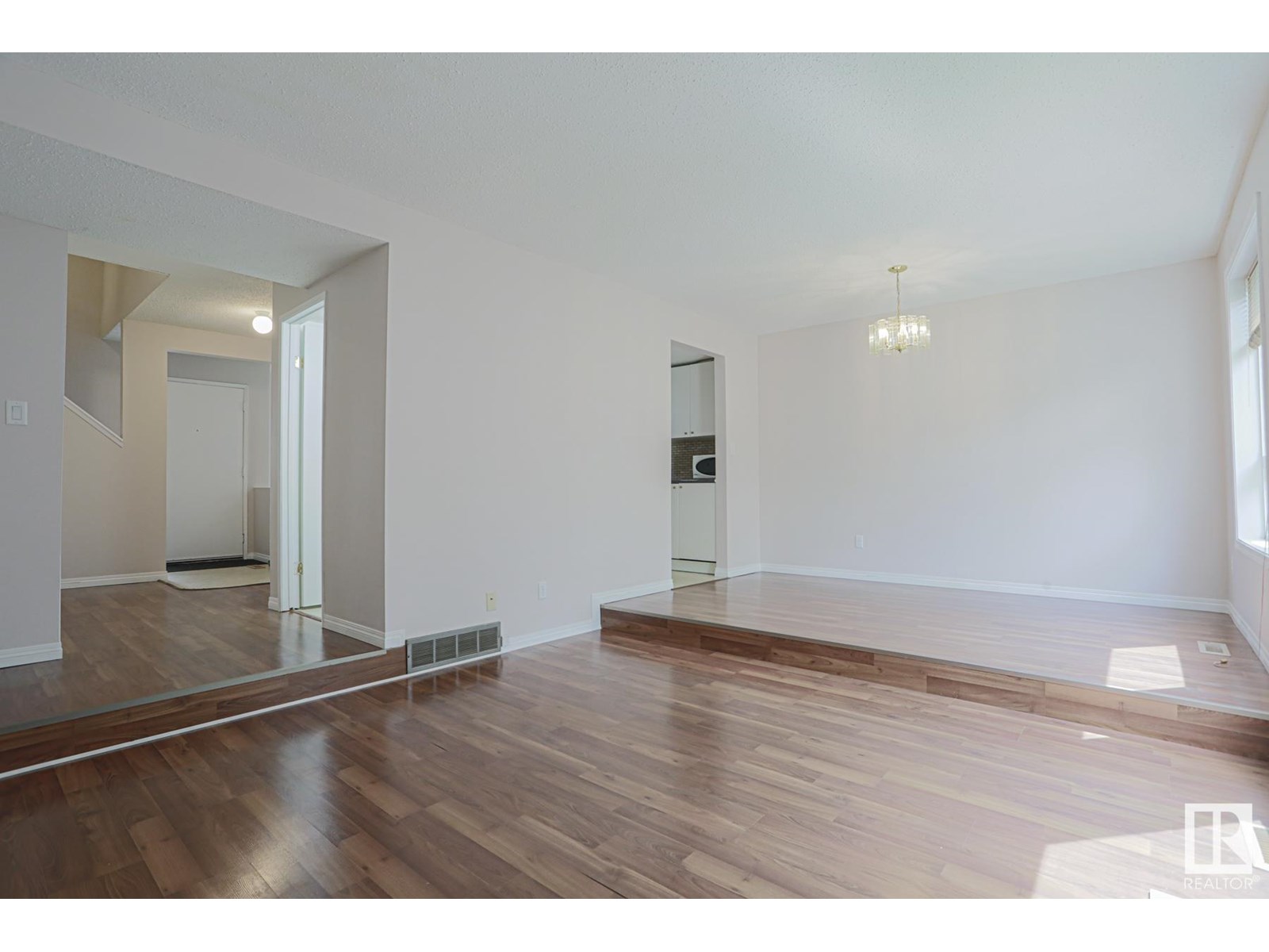 606 Saddleback Rd Nw, Edmonton, Alberta  T6J 4Z3 - Photo 5 - E4448475