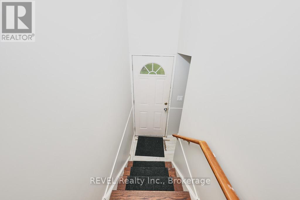 42 Chalmers Street, St. Catharines, Ontario  L2M 5C8 - Photo 12 - X12293111