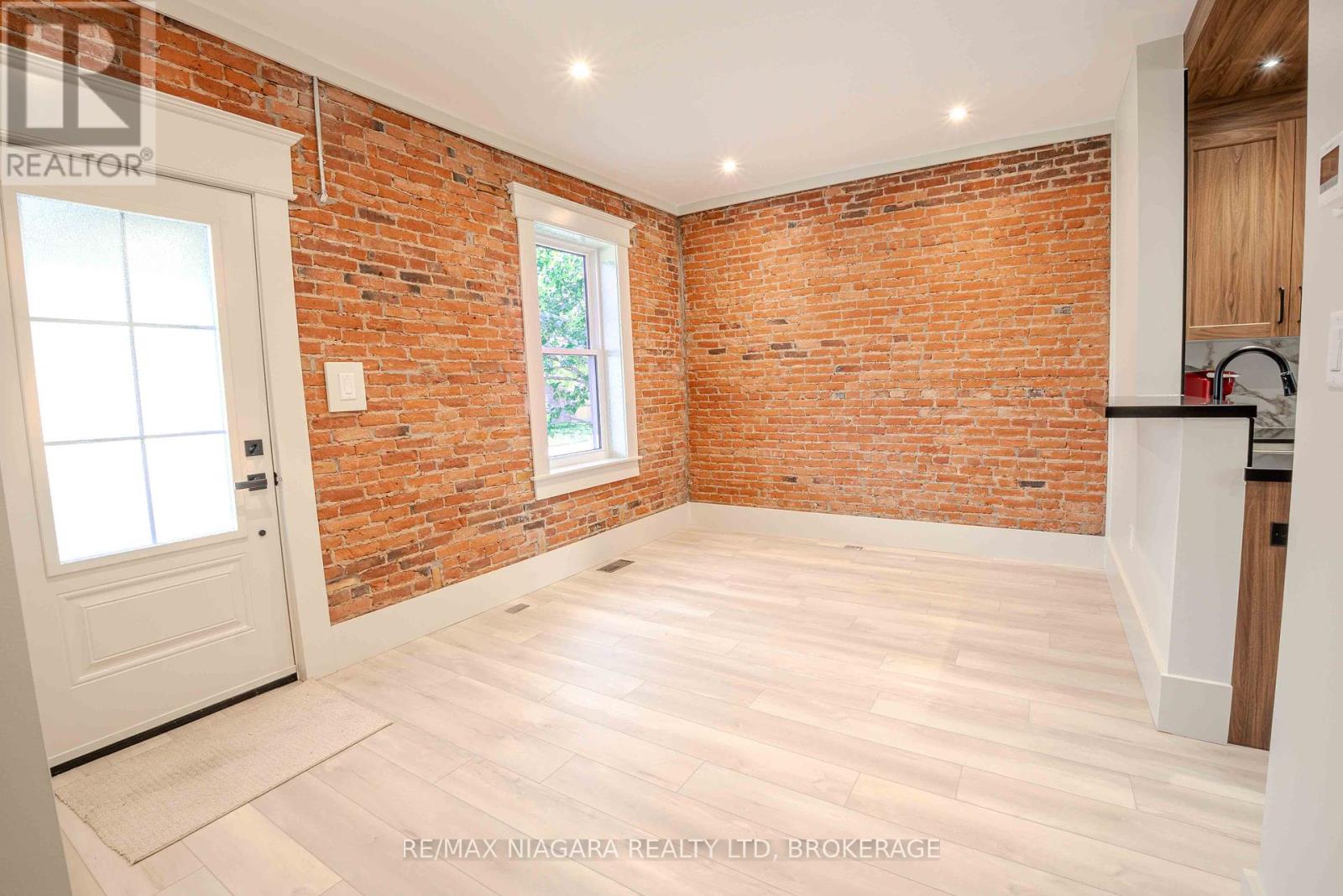 6 Almond Street, St. Catharines, Ontario  L2T 1E7 - Photo 6 - X12293117