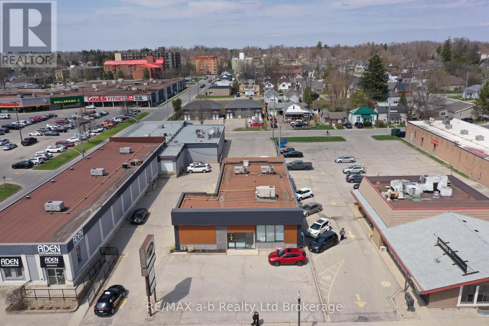 677 Dundas Street, Woodstock, Ontario  N4S 1E5 - Photo 2 - X12293129