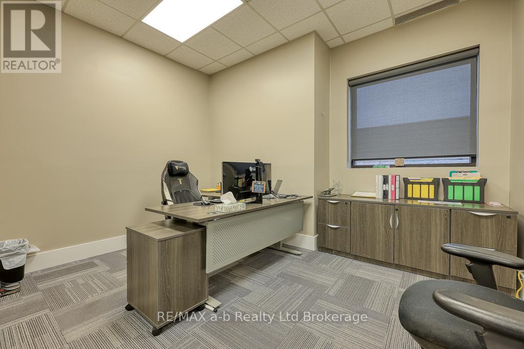 677 Dundas Street, Woodstock, Ontario  N4S 1E5 - Photo 20 - X12293129