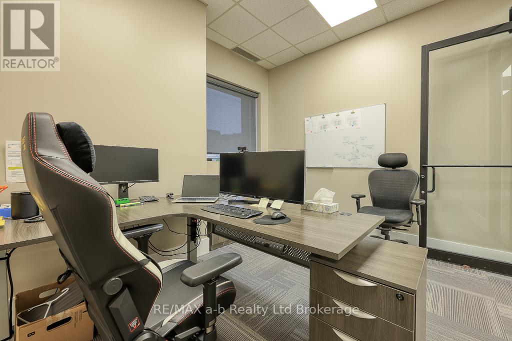 677 Dundas Street, Woodstock, Ontario  N4S 1E5 - Photo 21 - X12293129