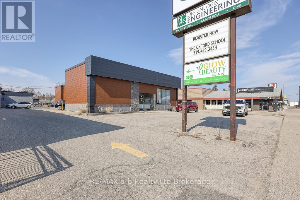 677 Dundas Street, Woodstock, Ontario  N4S 1E5 - Photo 5 - X12293129