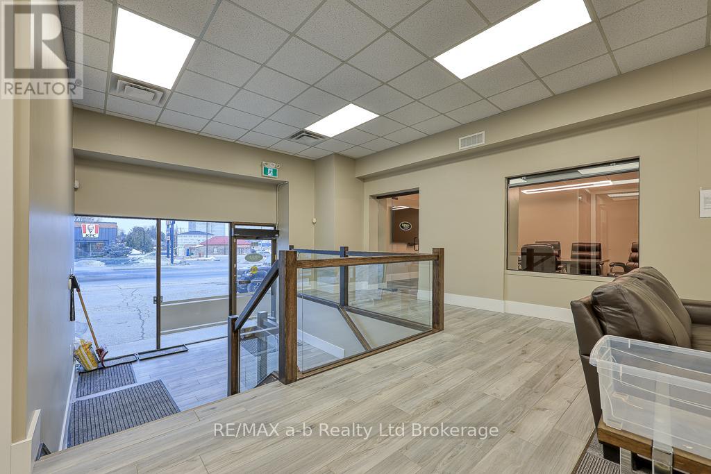 677 Dundas Street, Woodstock, Ontario  N4S 1E5 - Photo 8 - X12293129