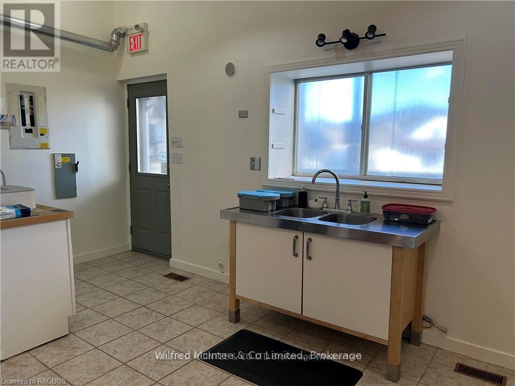 336 Durham Street E, Brockton, Ontario  N0G 2V0 - Photo 6 - X12293110