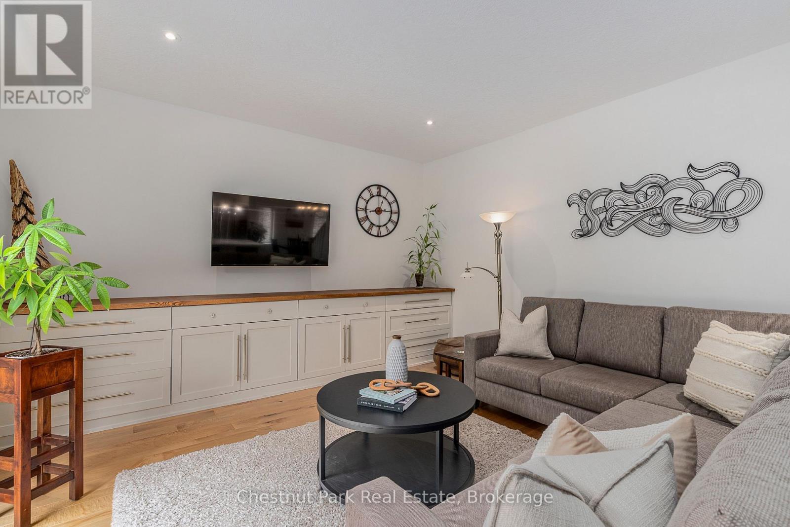 76 Selkirk Drive, Huntsville, Ontario  P1H 0C6 - Photo 11 - X12293134