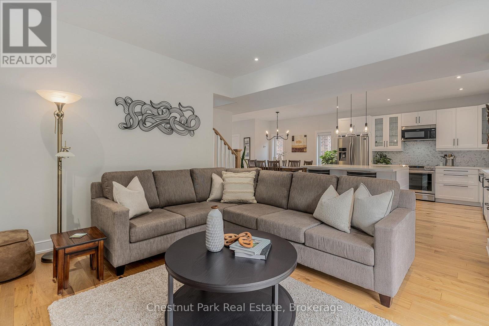 76 Selkirk Drive, Huntsville, Ontario  P1H 0C6 - Photo 12 - X12293134