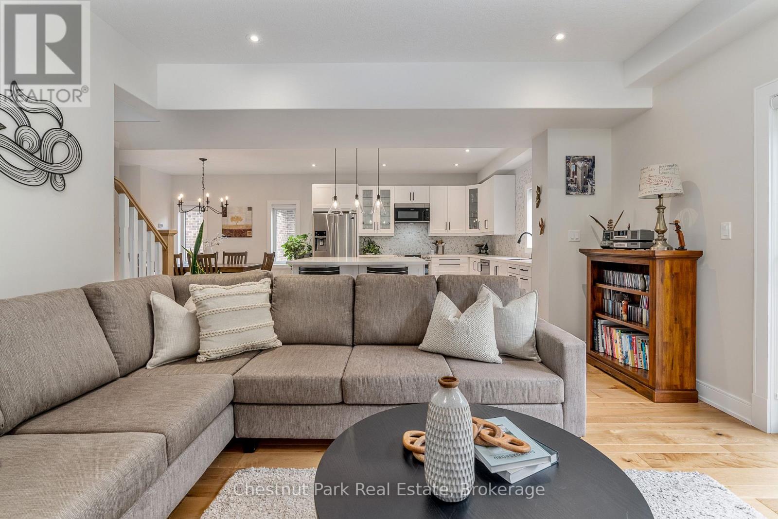 76 Selkirk Drive, Huntsville, Ontario  P1H 0C6 - Photo 13 - X12293134