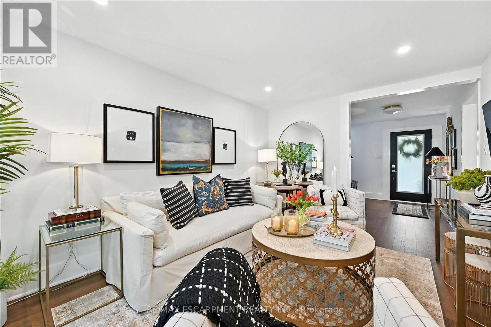Property at 3 - 445 WOODVIEW ROAD image 3