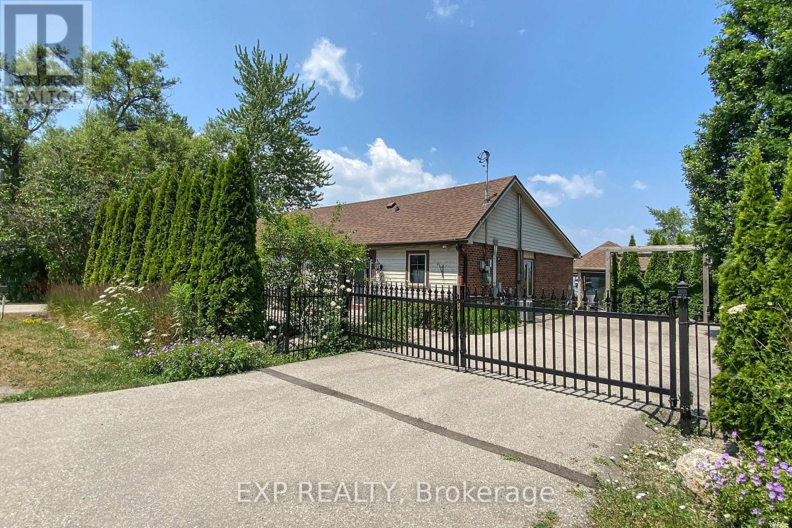 230 Lake Drive E, Georgina, Ontario  L4P 3E9 - Photo 3 - N12293133