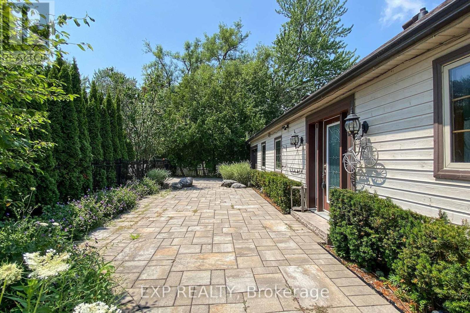 230 Lake Drive E, Georgina, Ontario  L4P 3E9 - Photo 5 - N12293133