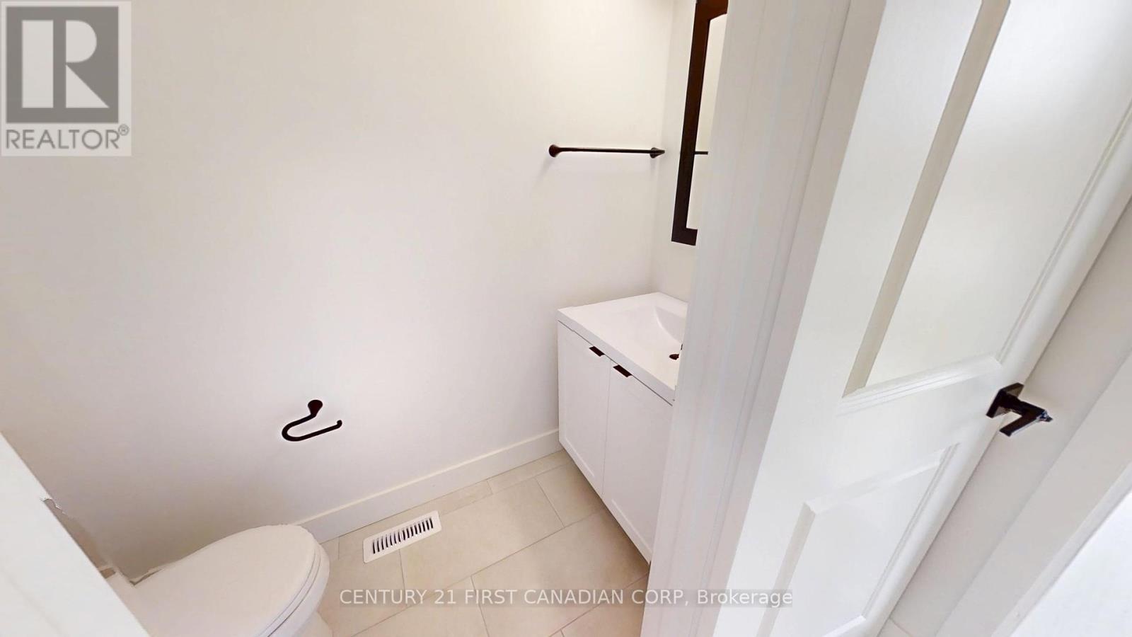 1225 Tulloch Avenue, London South, Ontario  N6M 0L8 - Photo 3 - X12286890