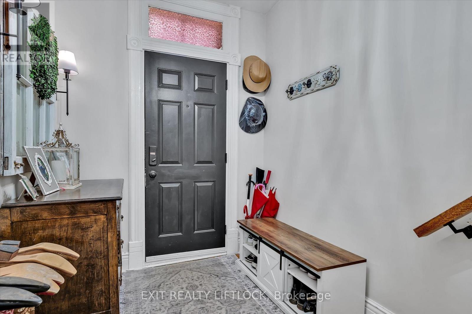 Property at 572 ROMAINE STREET image 4