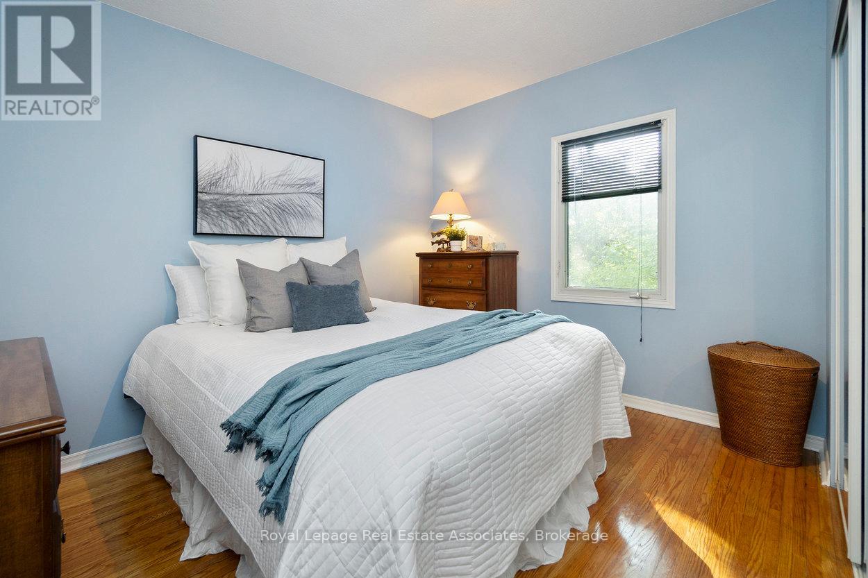 64 Eaglewood Boulevard, Mississauga, Ontario  L5G 1V4 - Photo 10 - W12235964