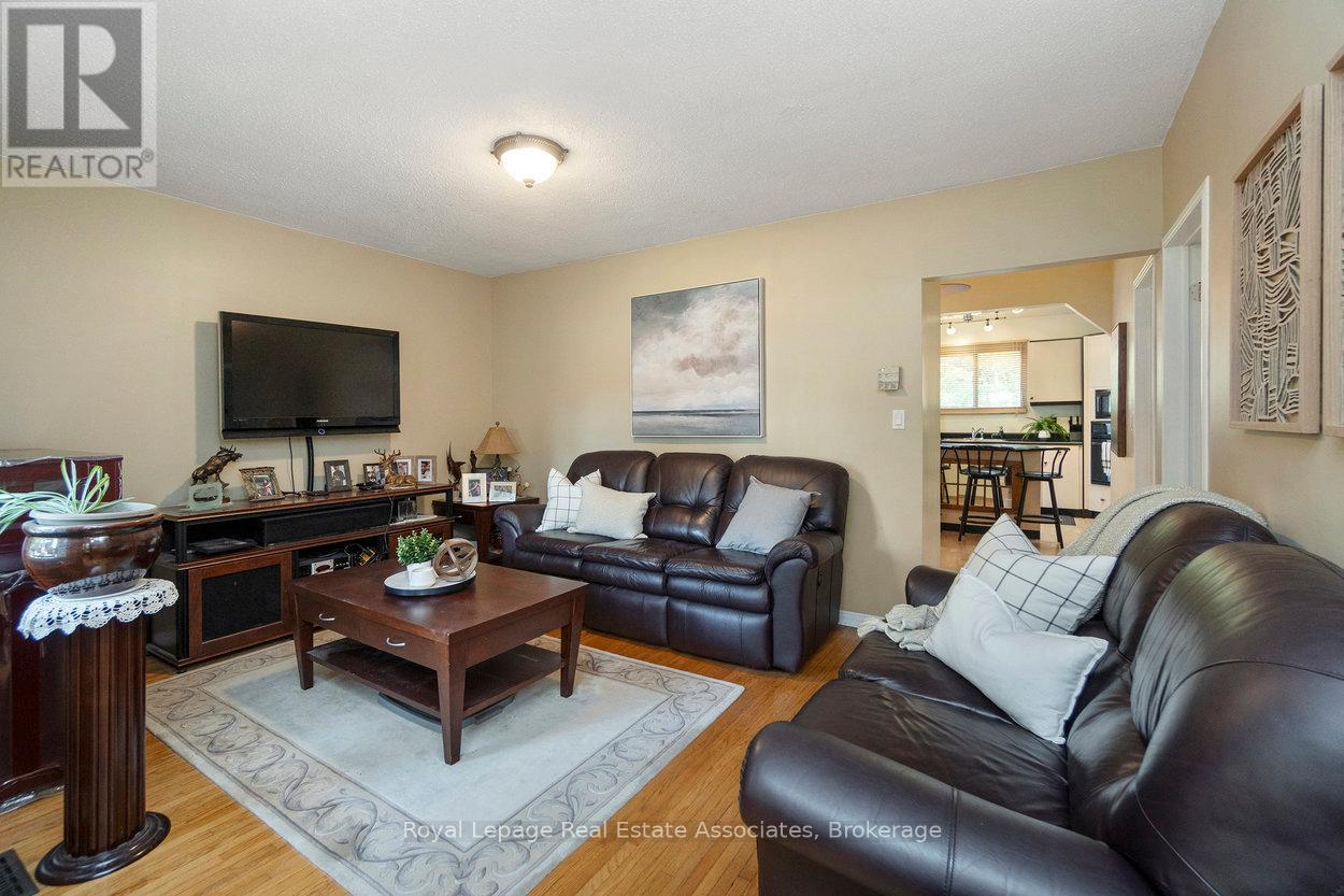 64 Eaglewood Boulevard, Mississauga, Ontario  L5G 1V4 - Photo 8 - W12235964