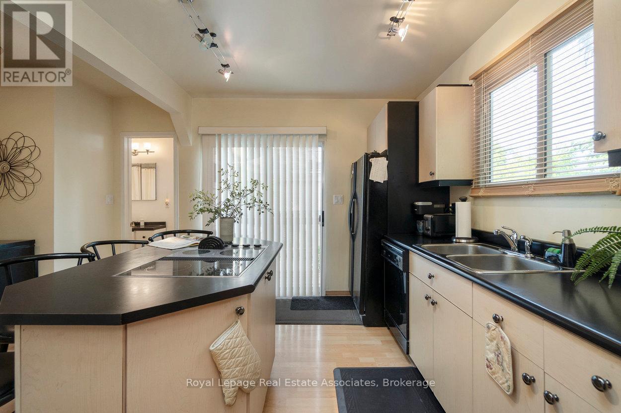 64 Eaglewood Boulevard, Mississauga, Ontario  L5G 1V4 - Photo 15 - W12235964