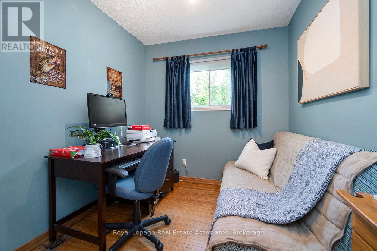 64 Eaglewood Boulevard, Mississauga, Ontario  L5G 1V4 - Photo 18 - W12235964