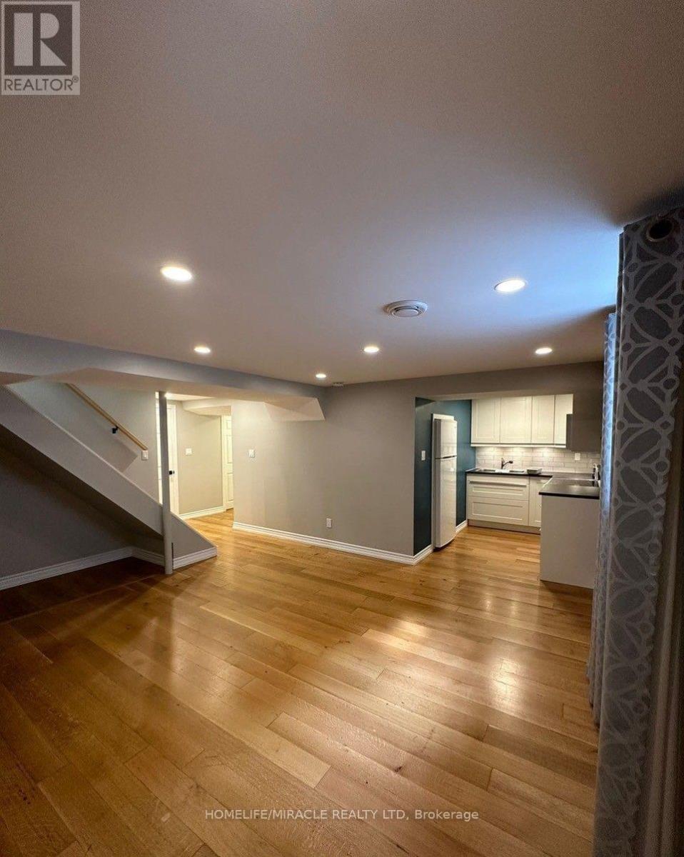 3433 Ash Row Crescent, Mississauga, Ontario  L5L 1K3 - Photo 2 - W12291914