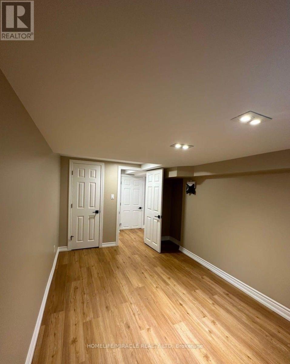 3433 Ash Row Crescent, Mississauga, Ontario  L5L 1K3 - Photo 5 - W12291914