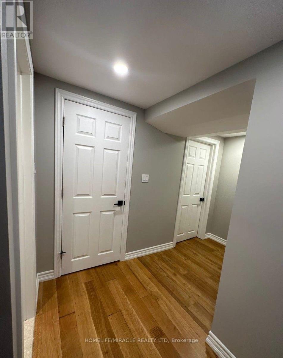 3433 Ash Row Crescent, Mississauga, Ontario  L5L 1K3 - Photo 7 - W12291914