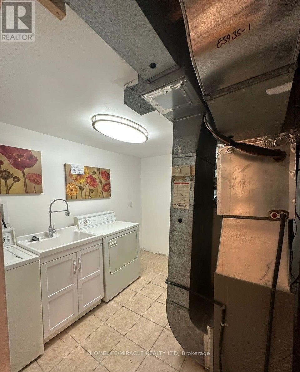 3433 Ash Row Crescent, Mississauga, Ontario  L5L 1K3 - Photo 9 - W12291914