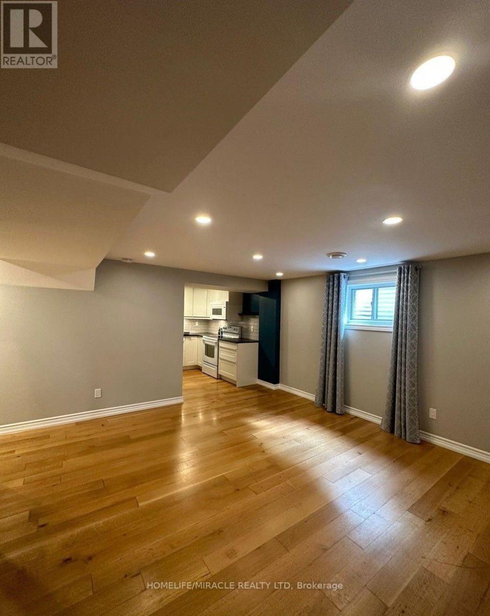 3433 Ash Row Crescent, Mississauga, Ontario  L5L 1K3 - Photo 4 - W12291914
