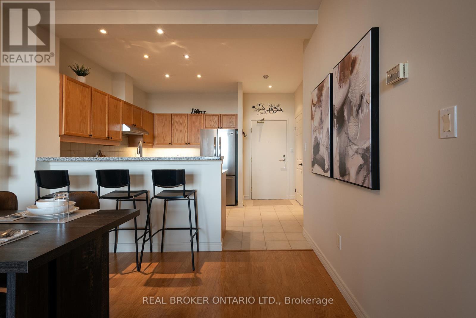 404 - 1 Leaside Park Drive, Toronto, Ontario  M4H 1R1 - Photo 1 - C12293193