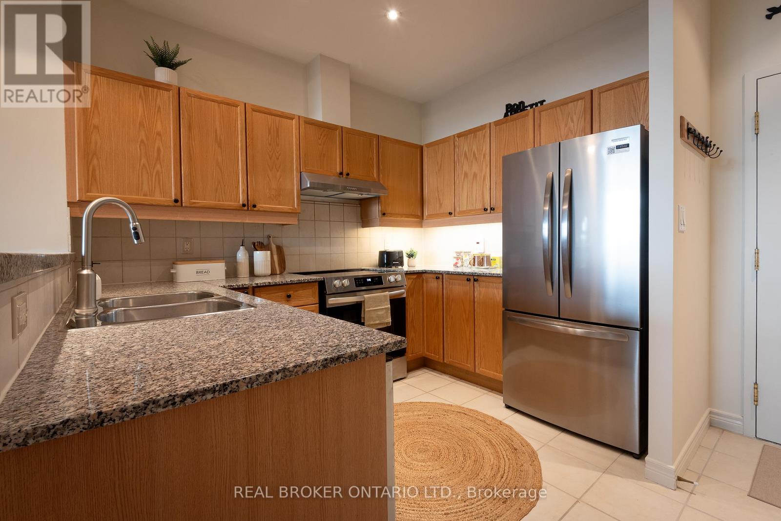 404 - 1 Leaside Park Drive, Toronto, Ontario  M4H 1R1 - Photo 12 - C12293193