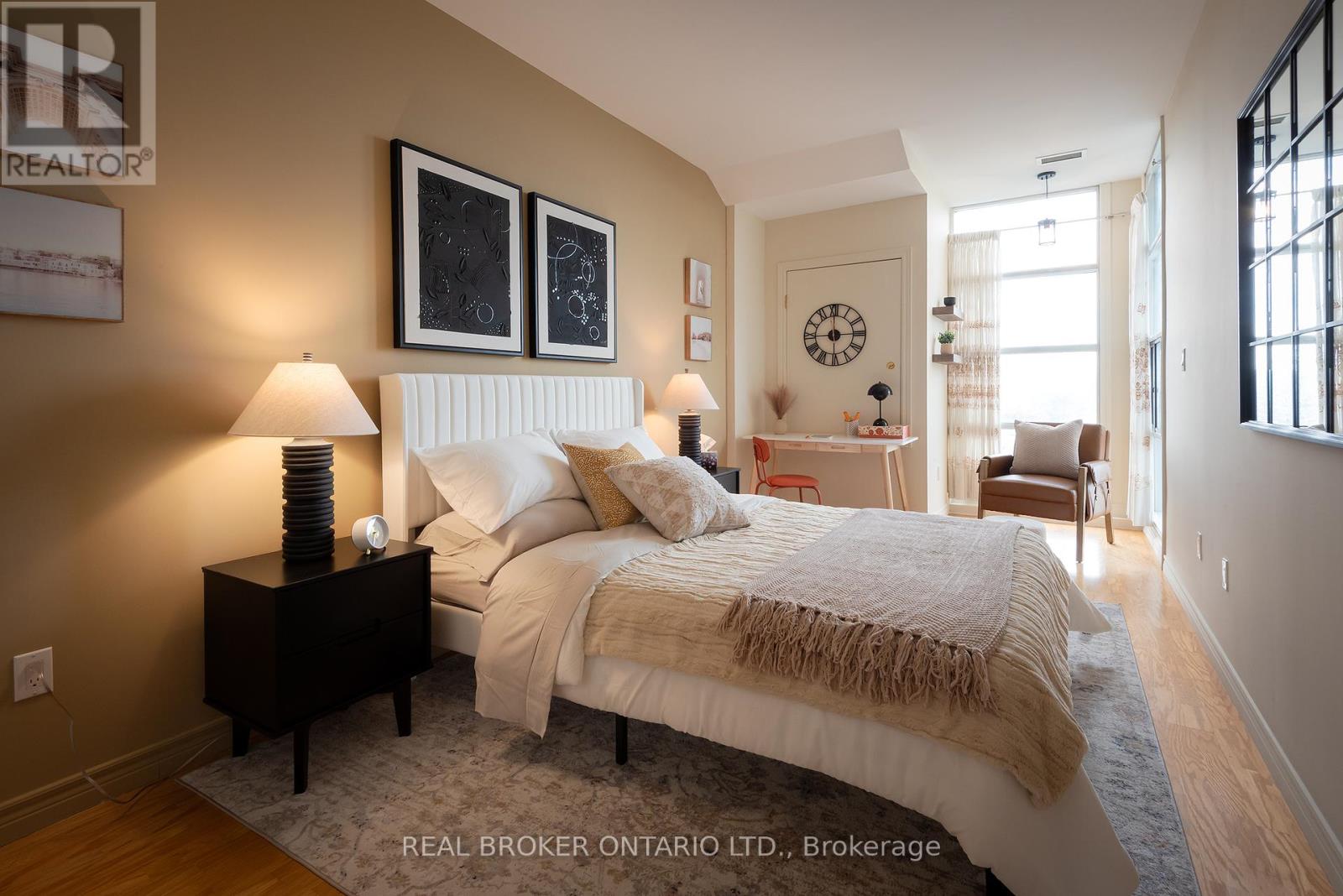 404 - 1 Leaside Park Drive, Toronto, Ontario  M4H 1R1 - Photo 13 - C12293193