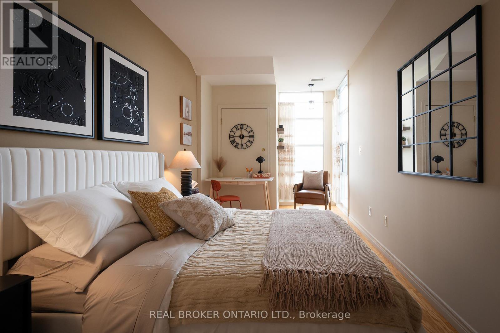 404 - 1 Leaside Park Drive, Toronto, Ontario  M4H 1R1 - Photo 14 - C12293193